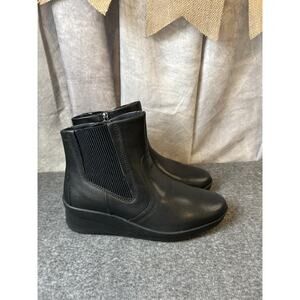 Womens Clarks "Suttyn Rae" genuine leather wedge boot/bootie - 10w black